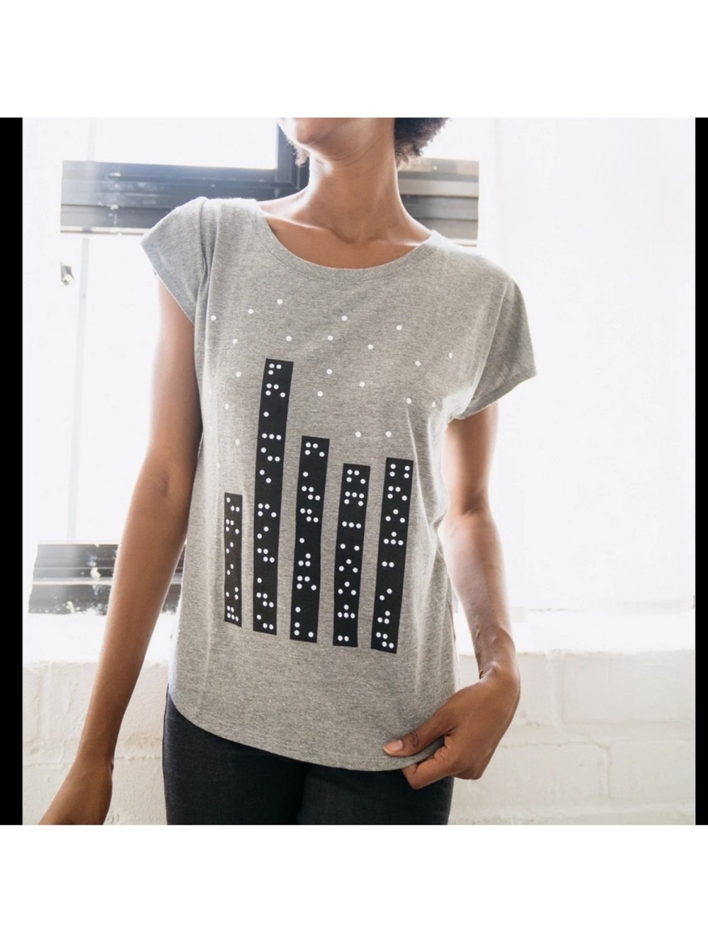 Two Blind Brothers Size Medium NYC Skyline Tee in Gray with dot graphic GUC
